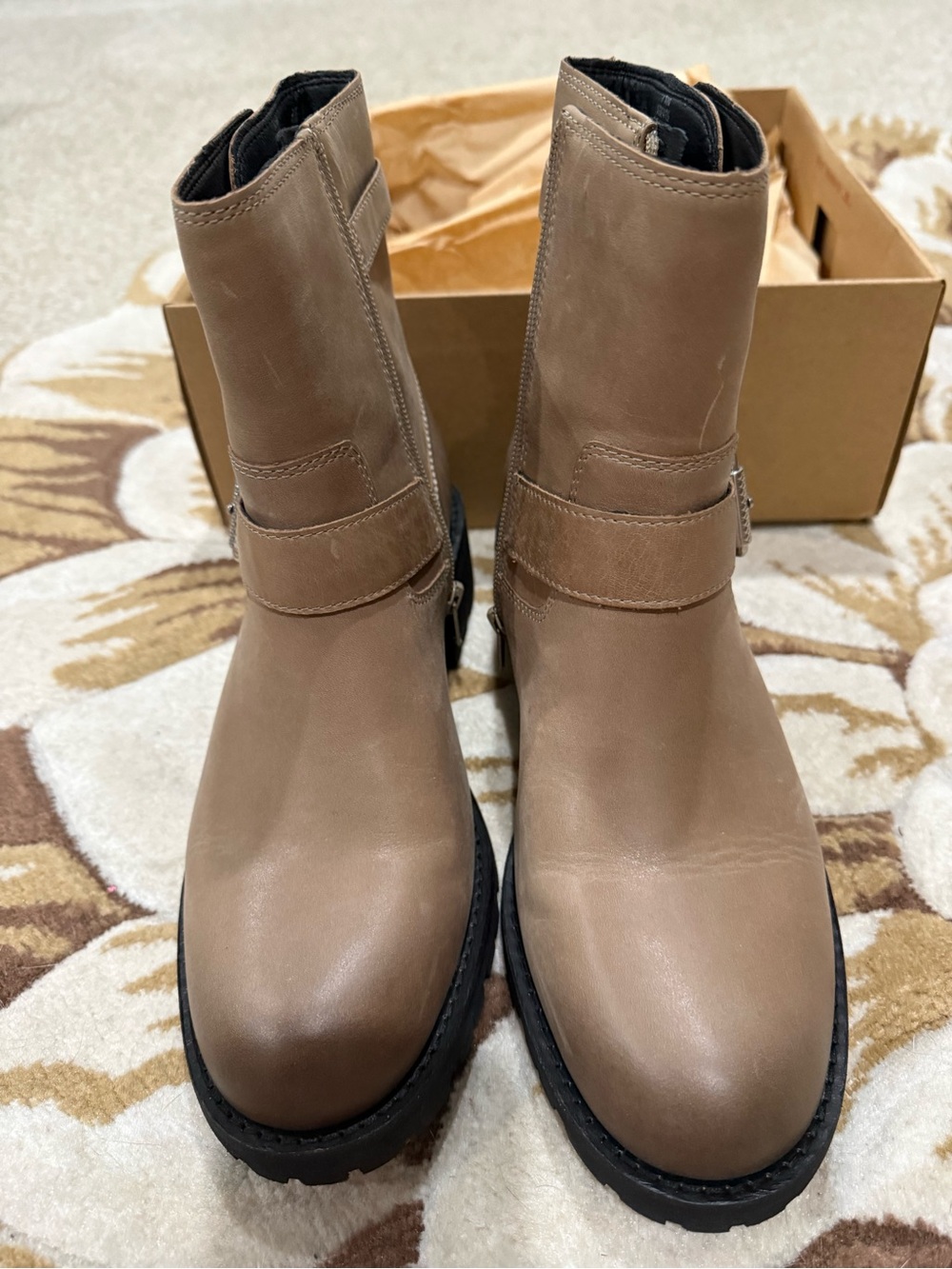 Lucky Brand Taini Biker Boots in a beige/silver cloud leather 10m - Picture 8 of 12